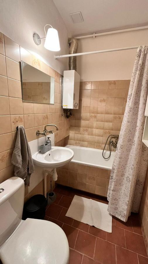 Nice Bedroom Near The Bus And Train Station Krasków Εξωτερικό φωτογραφία