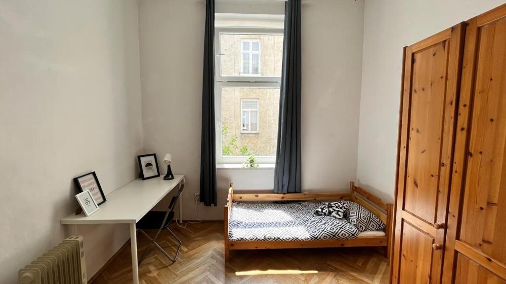 Nice Bedroom Near The Bus And Train Station Krasków Εξωτερικό φωτογραφία