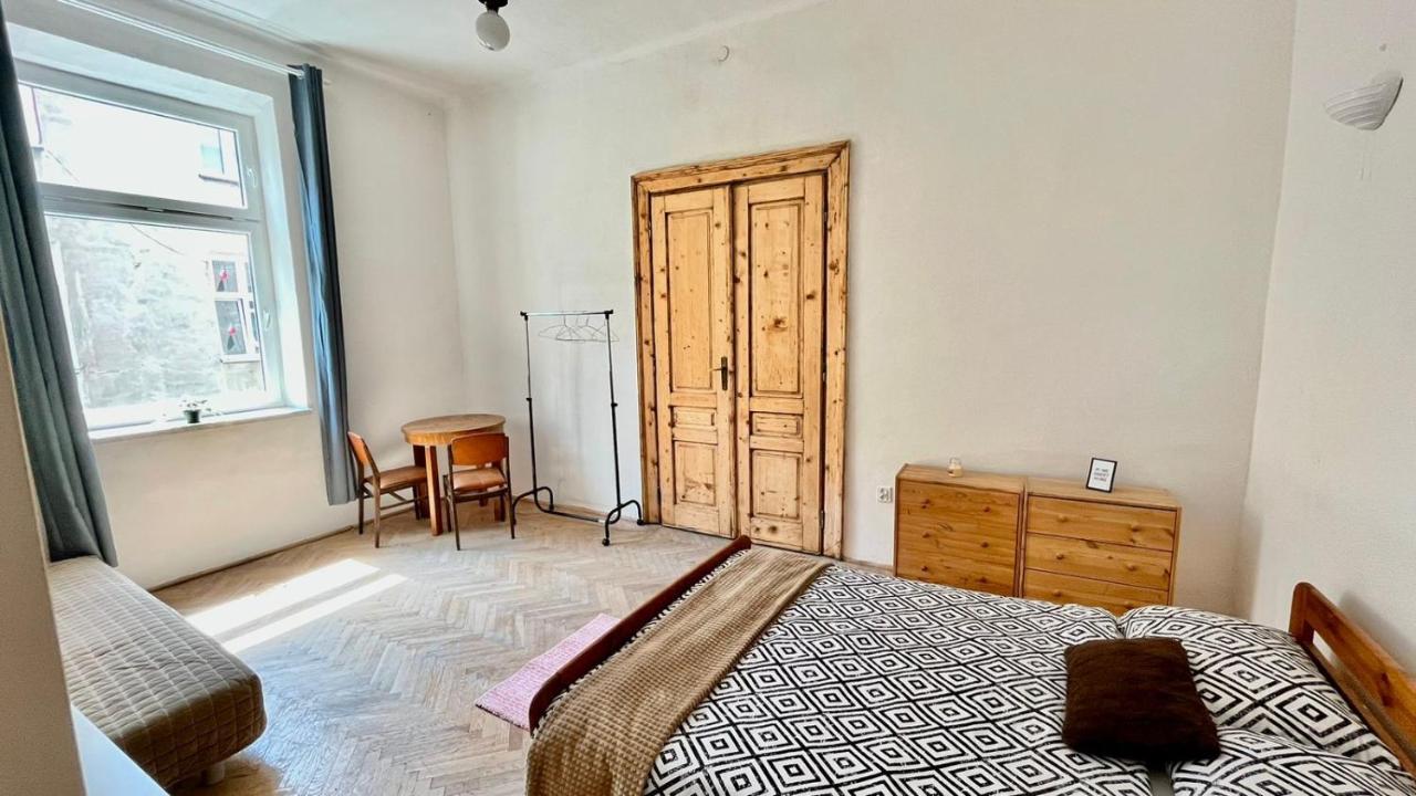 Nice Bedroom Near The Bus And Train Station Krasków Εξωτερικό φωτογραφία