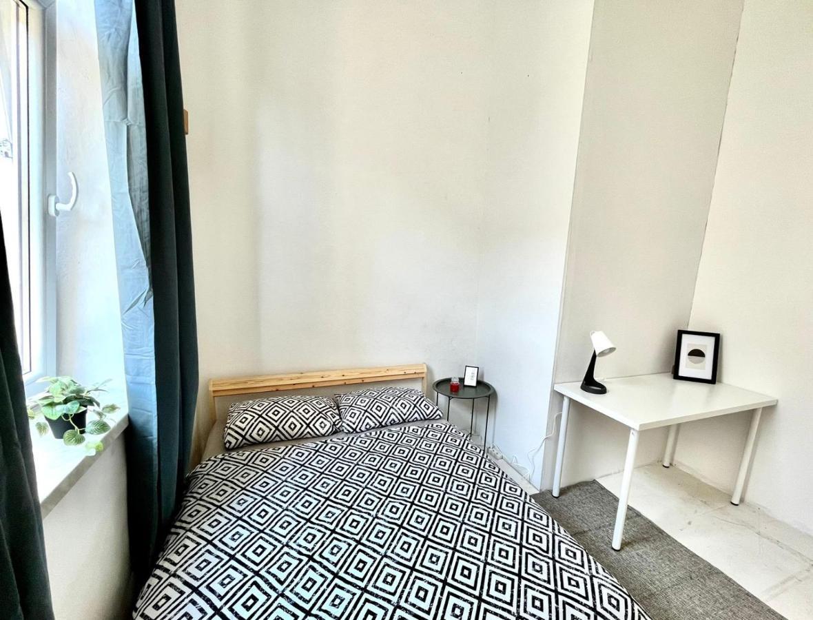 Nice Bedroom Near The Bus And Train Station Krasków Εξωτερικό φωτογραφία