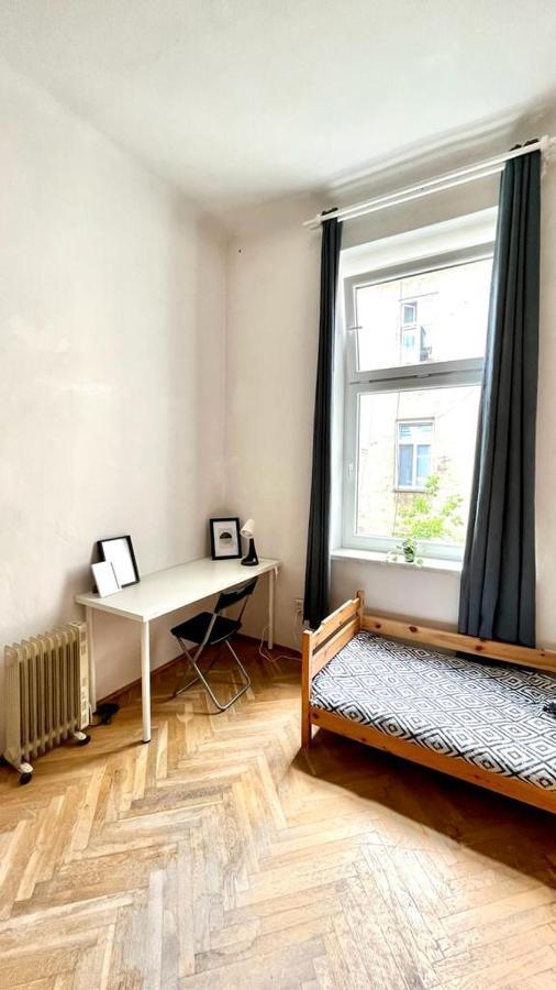 Nice Bedroom Near The Bus And Train Station Krasków Εξωτερικό φωτογραφία